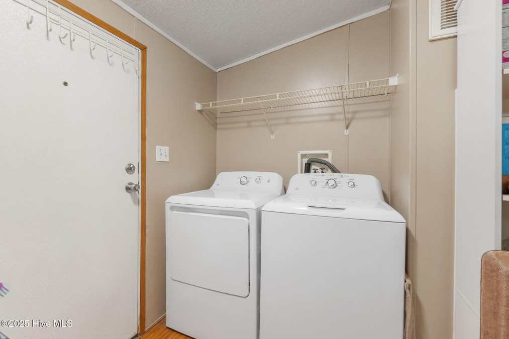 122 Lejeune Rd Cape Carteret, NC 28584