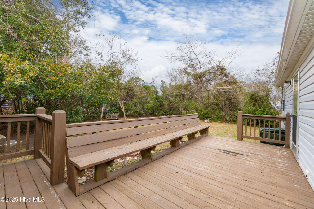 122 Lejeune Rd Cape Carteret, NC 28584