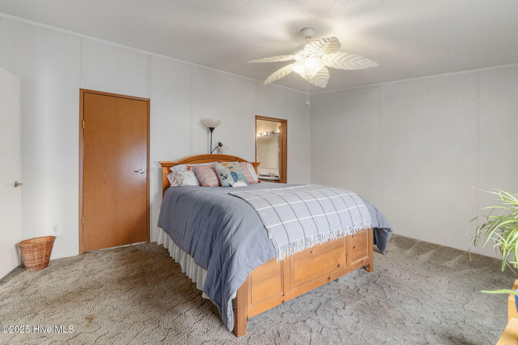122 Lejeune Rd Cape Carteret, NC 28584