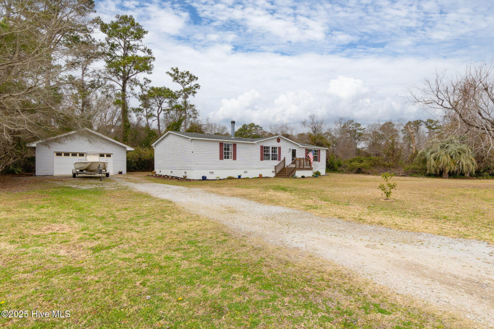 122 Lejeune Rd Cape Carteret, NC 28584