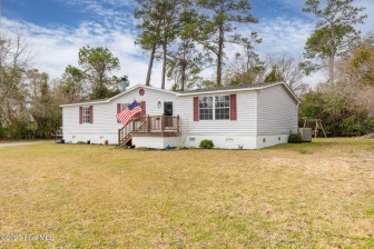 122 Lejeune Rd Cape Carteret, NC 28584