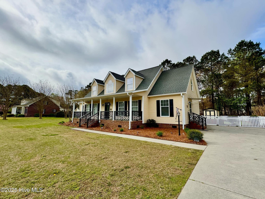 2726 Saint John Cir Kinston, NC 28504