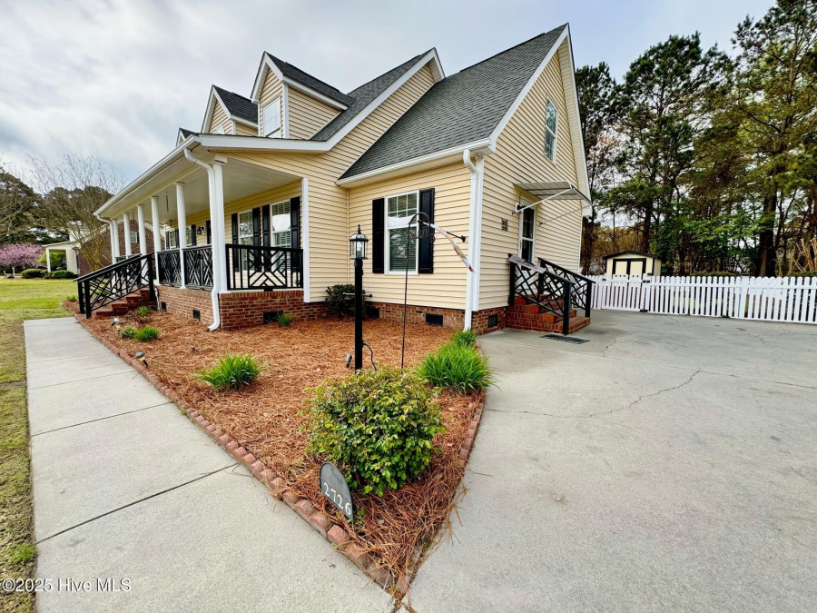 2726 Saint John Cir Kinston, NC 28504