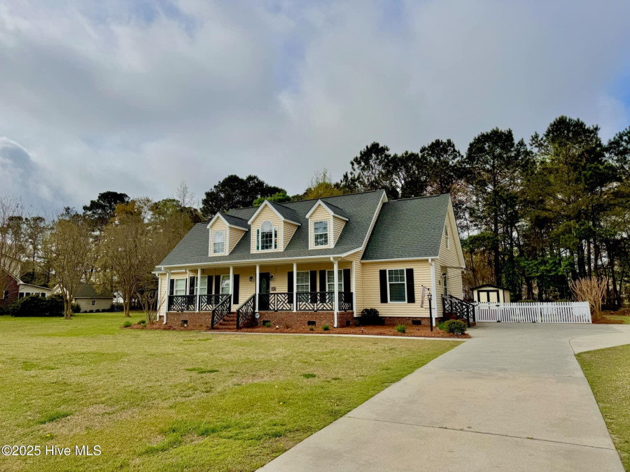 2726 Saint John Cir Kinston, NC 28504