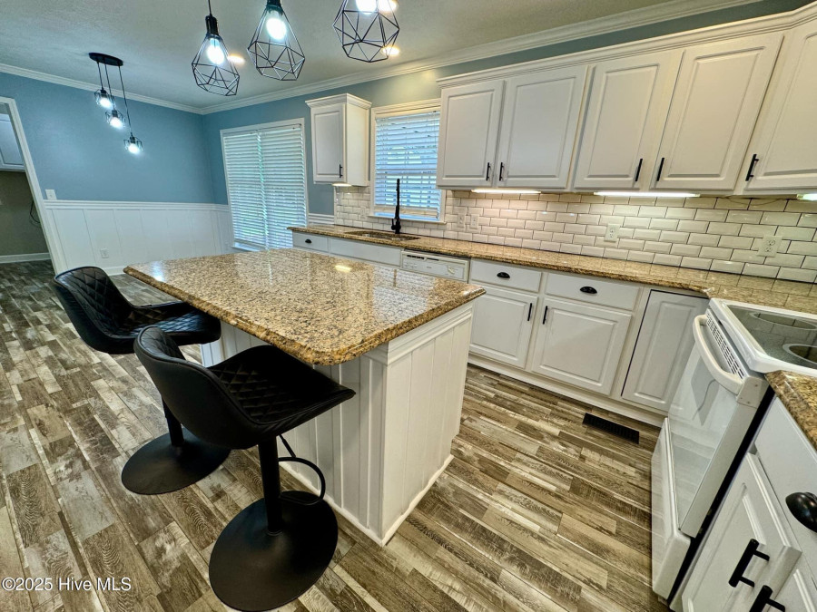 2726 Saint John Cir Kinston, NC 28504