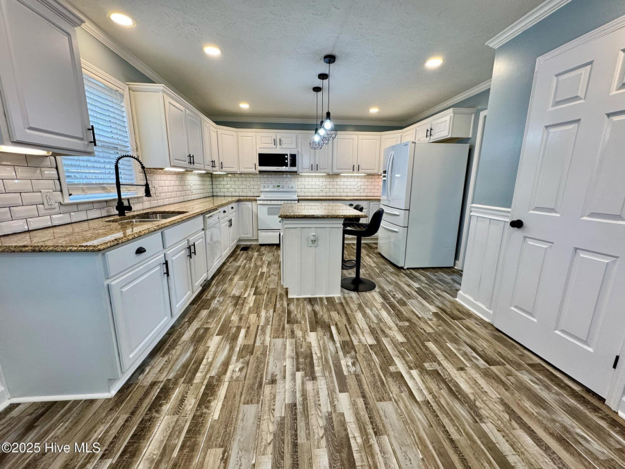 2726 Saint John Cir Kinston, NC 28504