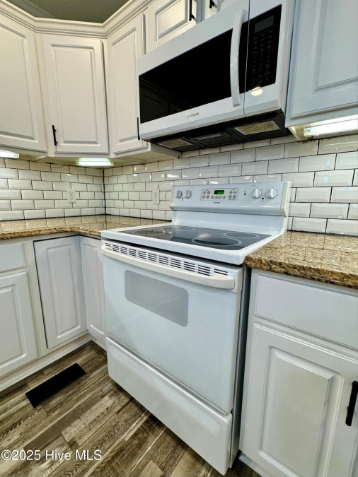2726 Saint John Cir Kinston, NC 28504