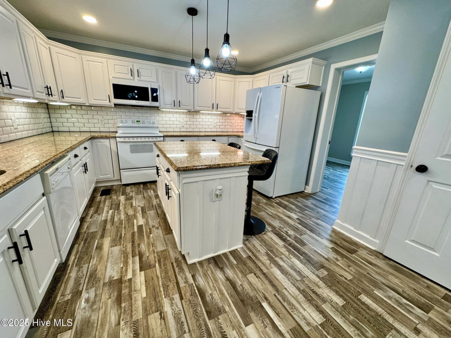 2726 Saint John Cir Kinston, NC 28504