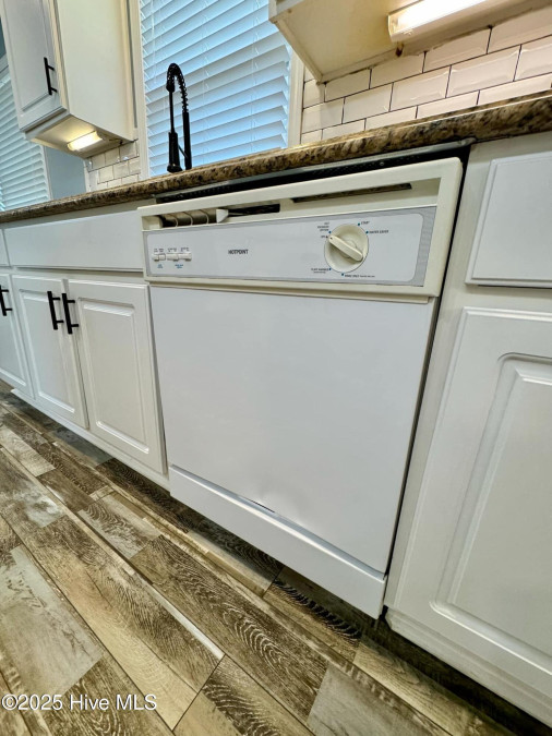 2726 Saint John Cir Kinston, NC 28504