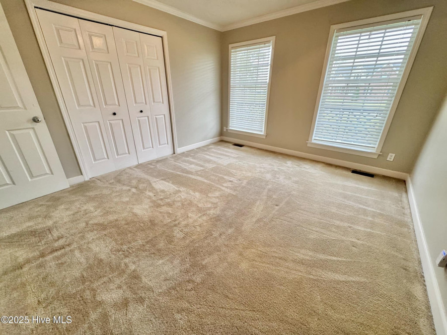 2726 Saint John Cir Kinston, NC 28504