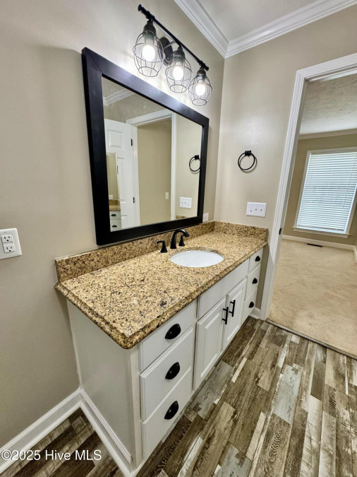 2726 Saint John Cir Kinston, NC 28504