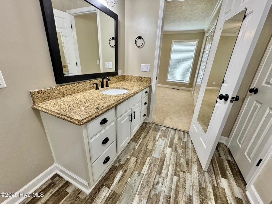 2726 Saint John Cir Kinston, NC 28504