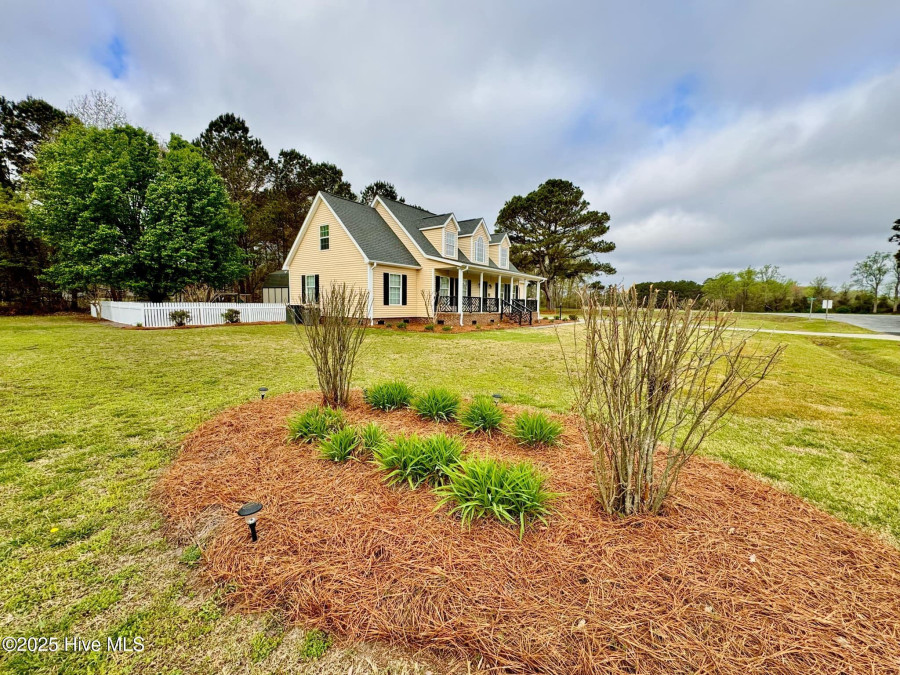 2726 Saint John Cir Kinston, NC 28504