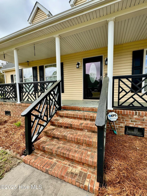 2726 Saint John Cir Kinston, NC 28504