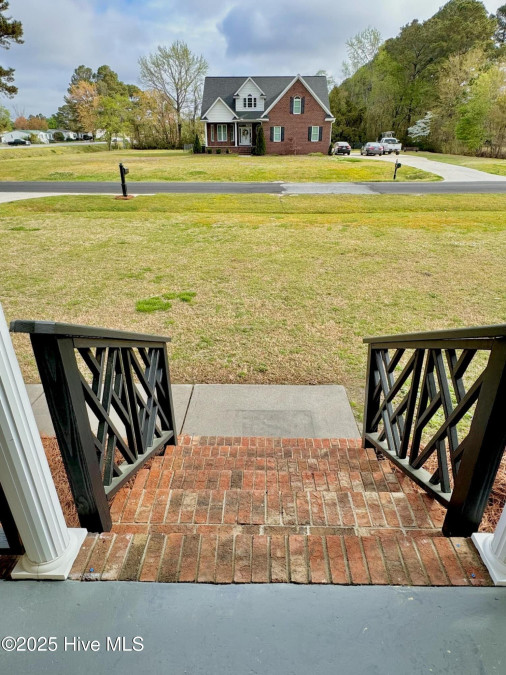 2726 Saint John Cir Kinston, NC 28504