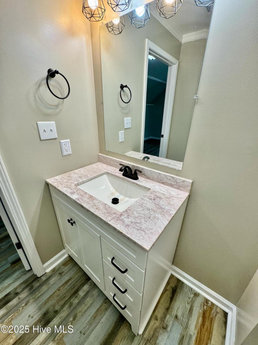 2726 Saint John Cir Kinston, NC 28504