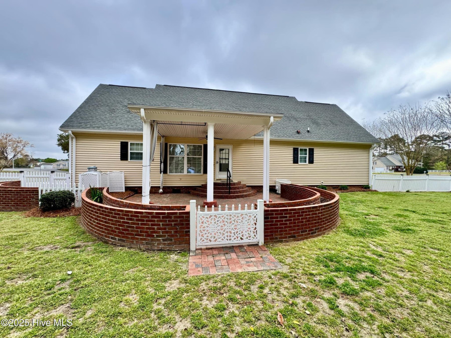 2726 Saint John Cir Kinston, NC 28504