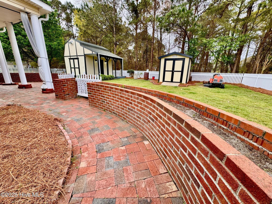 2726 Saint John Cir Kinston, NC 28504