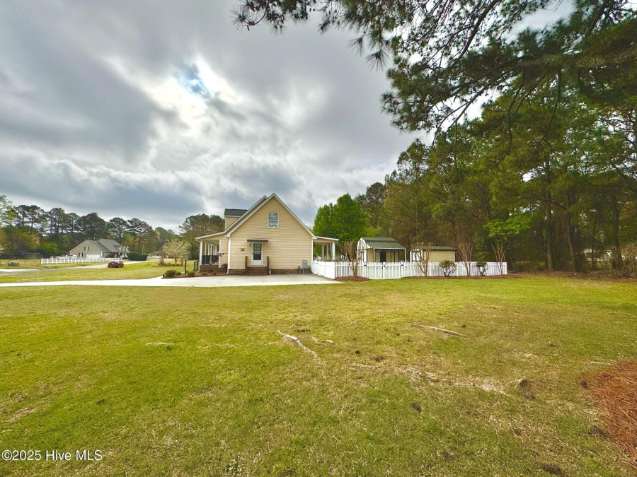 2726 Saint John Cir Kinston, NC 28504