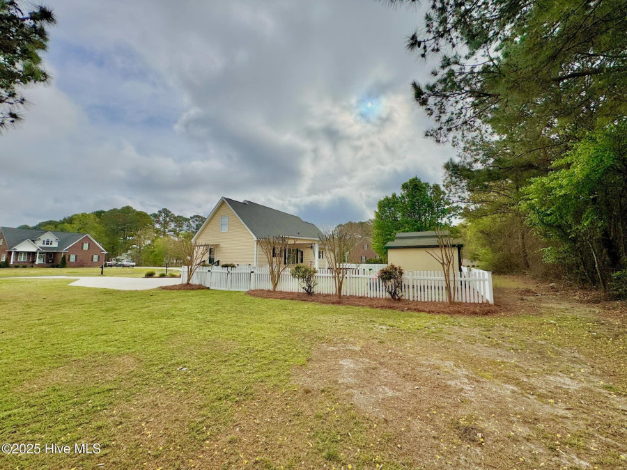 2726 Saint John Cir Kinston, NC 28504