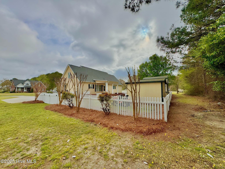 2726 Saint John Cir Kinston, NC 28504