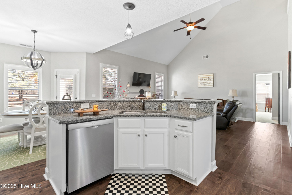 321 Plantation Dr Maple Hill, NC 28454