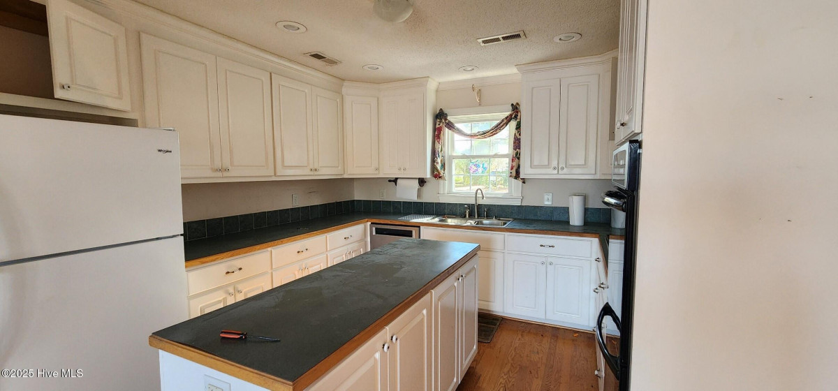 6693 Nc 92  Bath, NC 27808