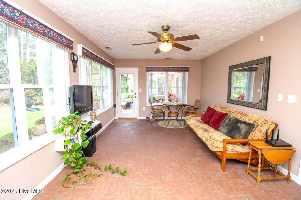 511 Pine Valley Dr Morehead City, NC 28557