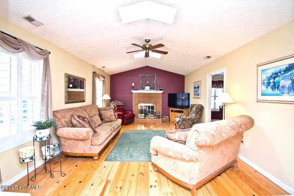511 Pine Valley Dr Morehead City, NC 28557