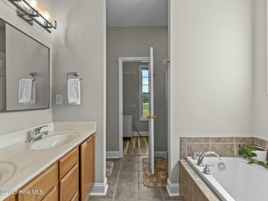 1914 Widgeon Dr Morehead City, NC 28557