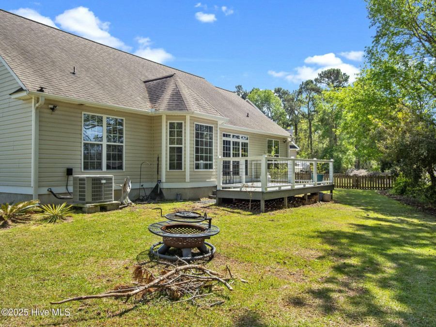 1914 Widgeon Dr Morehead City, NC 28557
