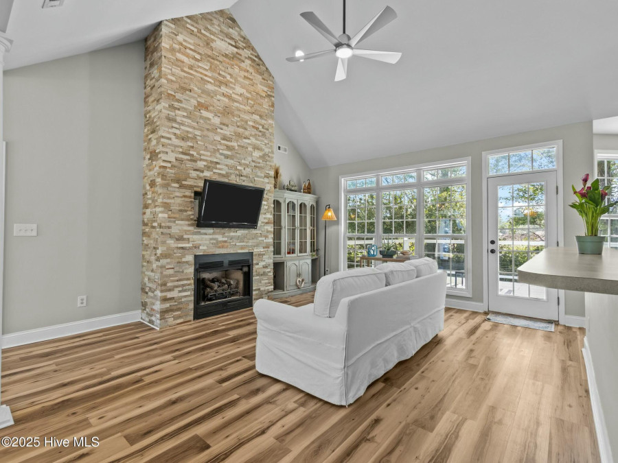 1914 Widgeon Dr Morehead City, NC 28557