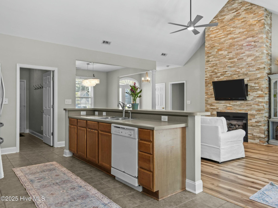 1914 Widgeon Dr Morehead City, NC 28557