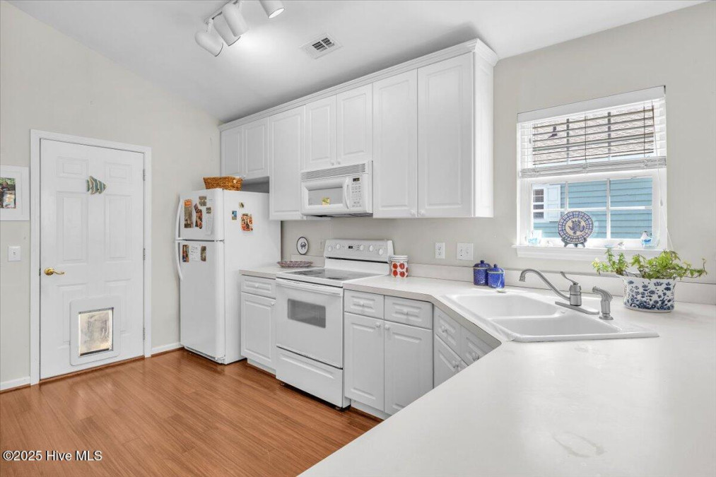 127 Fairway Dr Caswell Beach, NC 28465