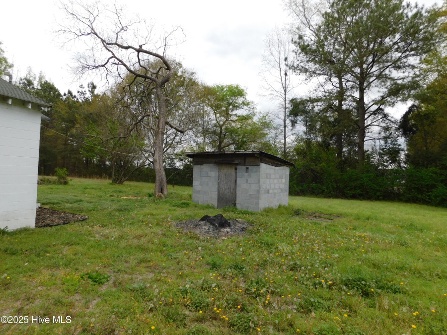 419 Croom Rd Maxton, NC 28364
