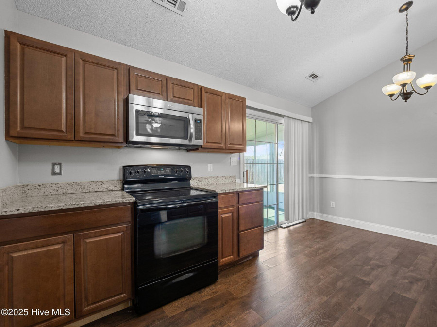 206 Zachary Ln Hubert, NC 28539