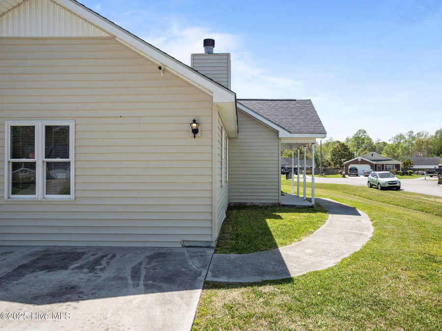 206 Zachary Ln Hubert, NC 28539