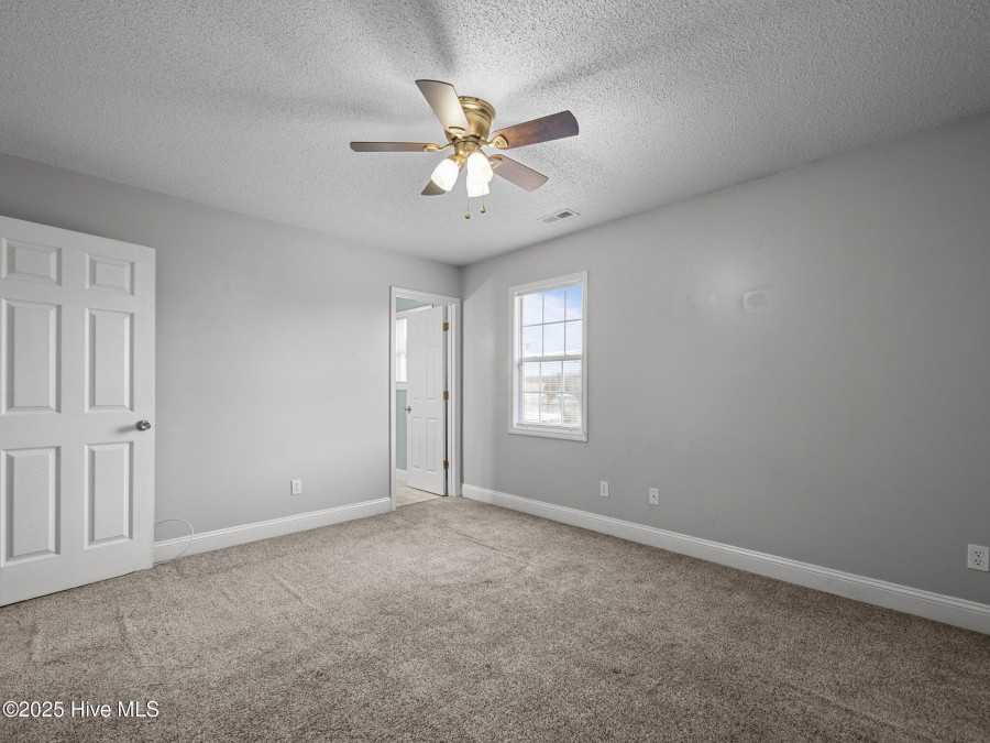 206 Zachary Ln Hubert, NC 28539