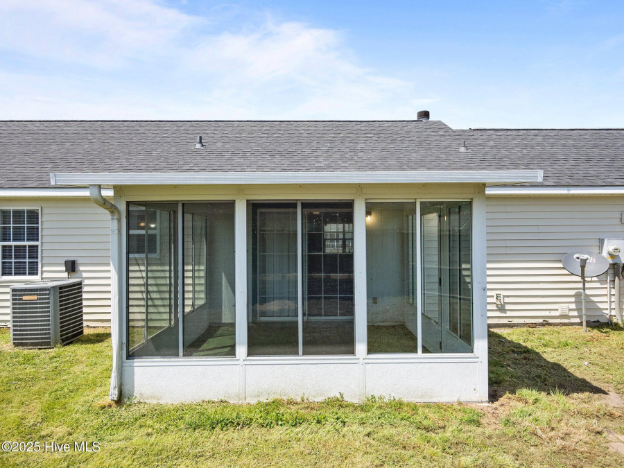 206 Zachary Ln Hubert, NC 28539