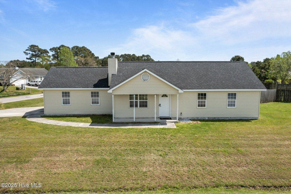 206 Zachary Ln Hubert, NC 28539