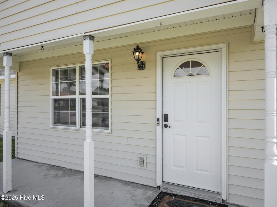 206 Zachary Ln Hubert, NC 28539