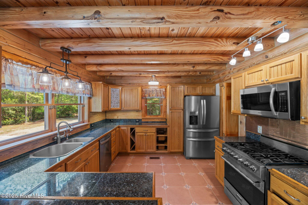 105 Port Dr Oriental, NC 28571