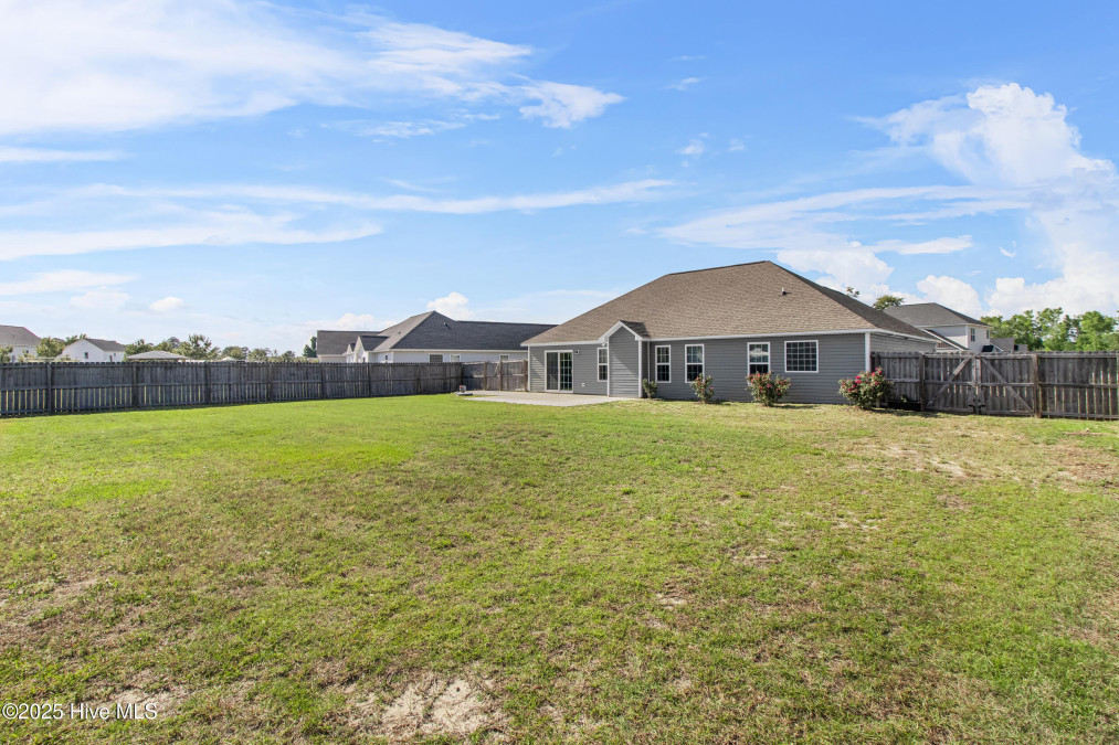 320 Strut Ln Richlands, NC 28574