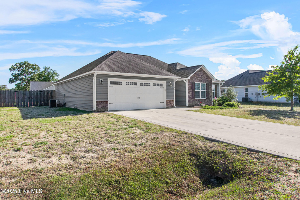 320 Strut Ln Richlands, NC 28574