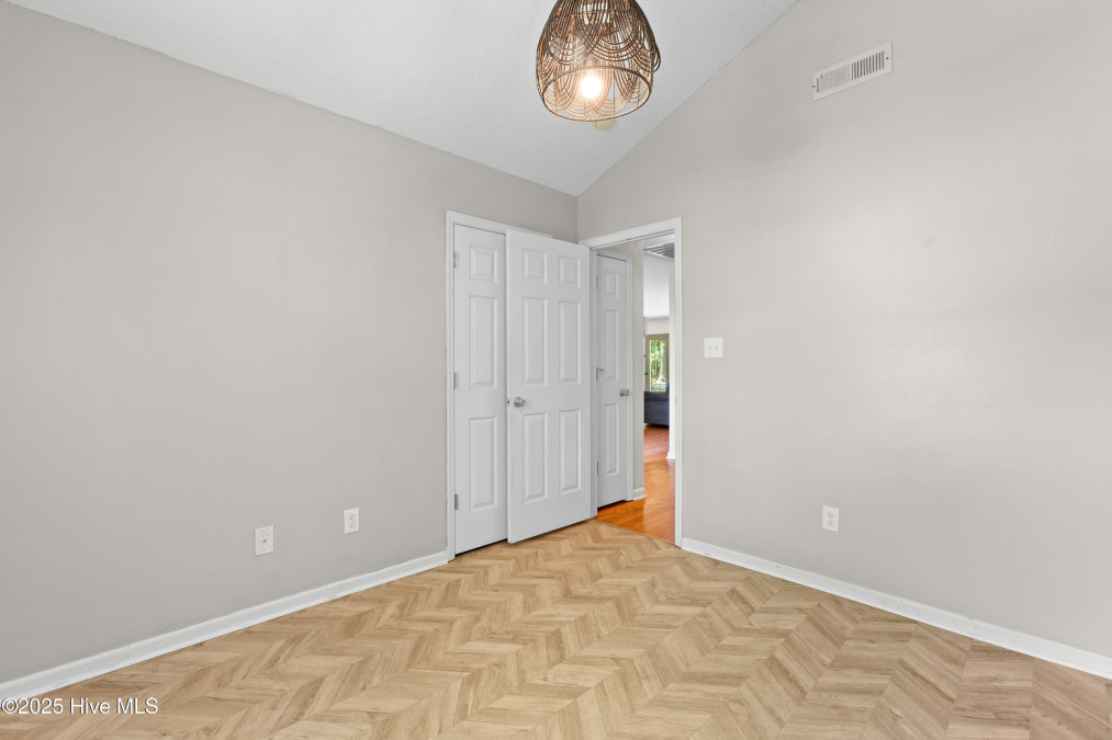 402 Pebble Ln Jacksonville, NC 28546