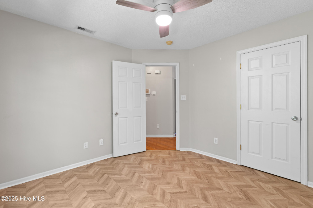 402 Pebble Ln Jacksonville, NC 28546