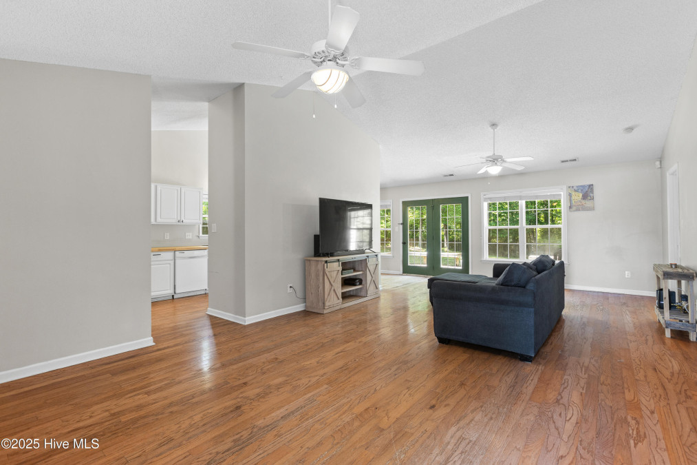 402 Pebble Ln Jacksonville, NC 28546