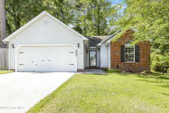 402 Pebble Ln Jacksonville, NC 28546