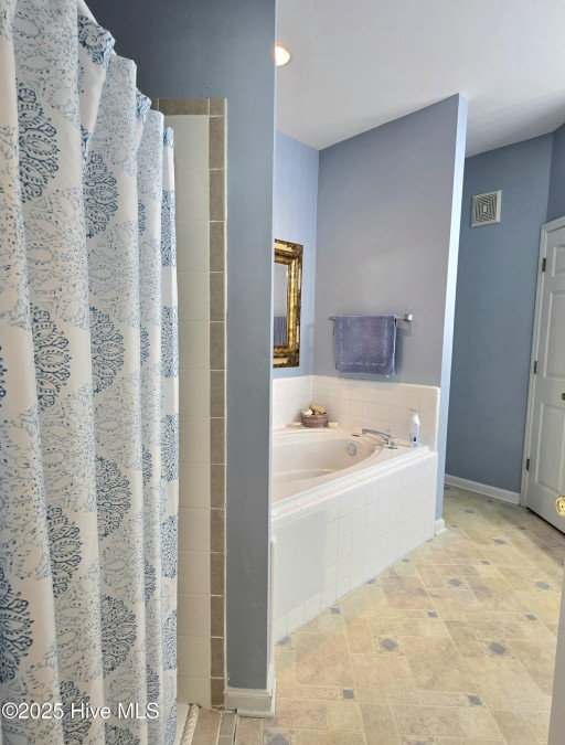 2223 Locksley Woods Dr Greenville, NC 27858
