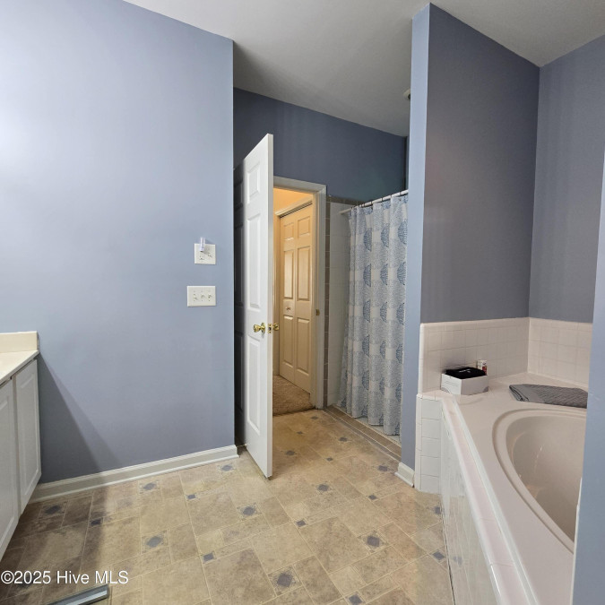 2223 Locksley Woods Dr Greenville, NC 27858